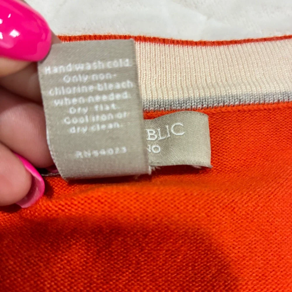 Banana Republic Orange Merino Wool Blend Sweater Womens V‎ Neck Lightweight Knit